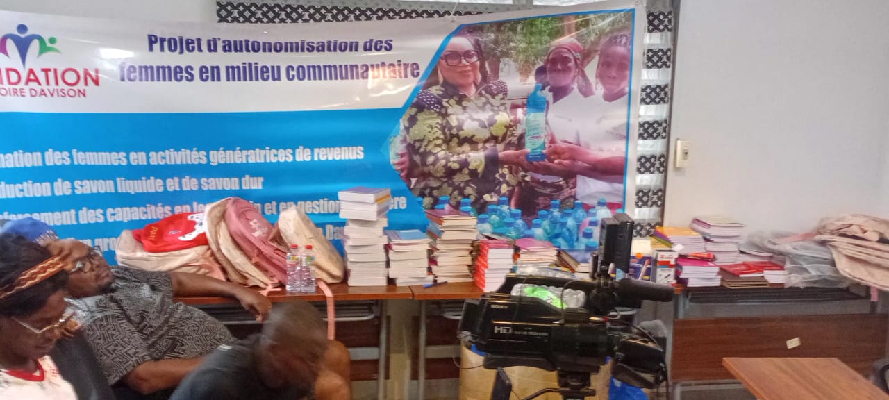 RENTREE SCOLAIRE 2026 / REMISE DES KITS SCOLAIRES AUX ENFANTS DE PARENTS CAMEROUNAIS / CCRB, FONDATION VICTOIRE DAVISON et LES PERSONNES RESSOURCES font oeuvre utile